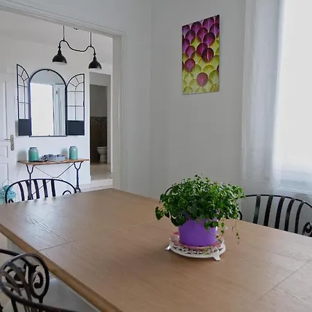 La Villa Lamoureuse Villa *